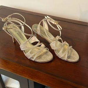 Stuart Weitzman glitter heel size 39 8.5us silver and gold wedding prom